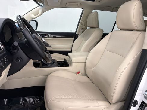 Used 2023 Lexus GX 460 Premium w/ Accessory Package AWD/4WD image 5