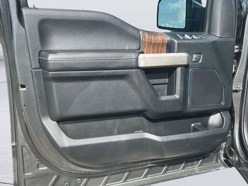 Used 2019 Ford F150 Lariat RWD image 8