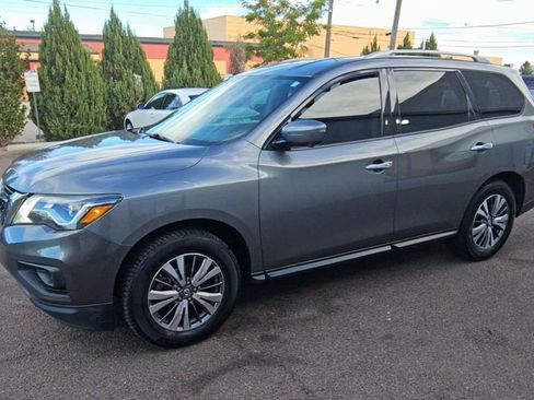 Used 2019 Nissan Pathfinder SL image 4
