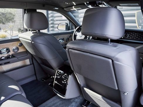 Used 2025 Rolls-Royce Phantom Sedan RWD image 47