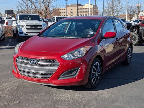 Used 2017 Hyundai Elantra GT image 10