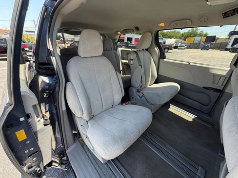 Used 2014 Toyota Sienna LE FWD image 13