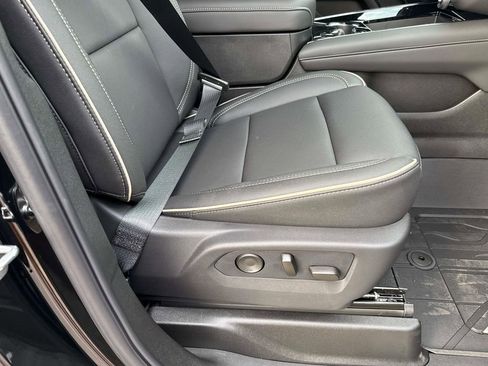 New 2026 Chevrolet Suburban Premier image 12