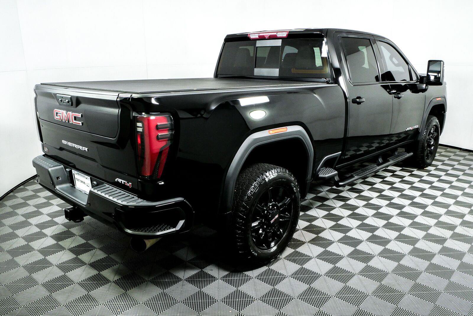 Used 2024 GMC Sierra 2500 AT4 w/ AT4 Preferred Package AWD/4WD image 3