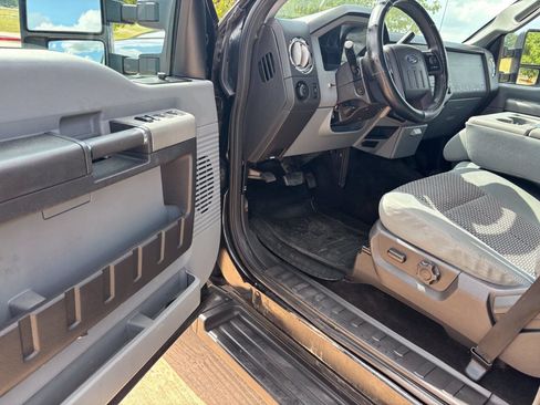 Used 2013 Ford F250 XLT w/ XLT Interior Pkg AWD/4WD image 11