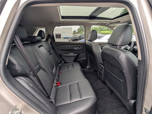 Used 2021 Nissan Rogue SL image 12