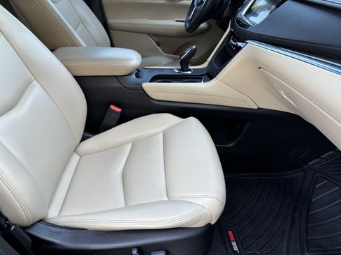 Used 2017 Cadillac XT5 FWD image 29