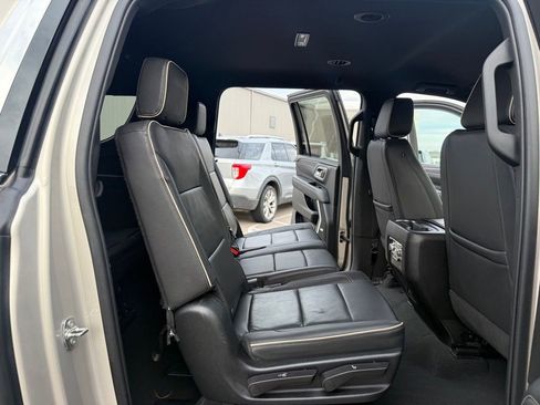 Used 2023 GMC Yukon XL SLT image 18