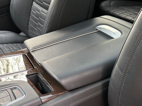 Used 2024 Cadillac Escalade Premium Luxury Platinum AWD/4WD image 24