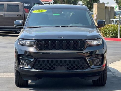 New 2025 Jeep Grand Cherokee Altitude image 9