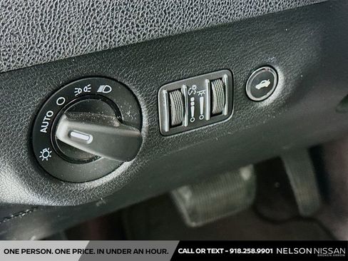 Used 2017 Dodge Charger SE w/ Popular Equipment Group image 10