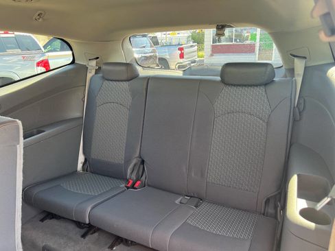 Used 2011 Chevrolet Traverse LT image 14