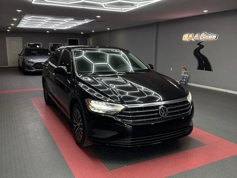Used 2020 Volkswagen Jetta SE FWD image 1