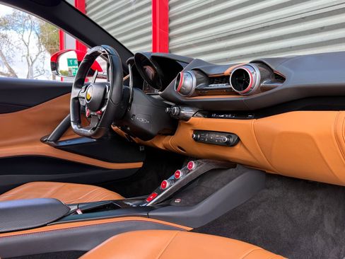 Used 2018 Ferrari 812 Superfast image 31