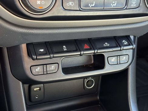 Used 2016 Chevrolet Colorado Z71 AWD/4WD image 23