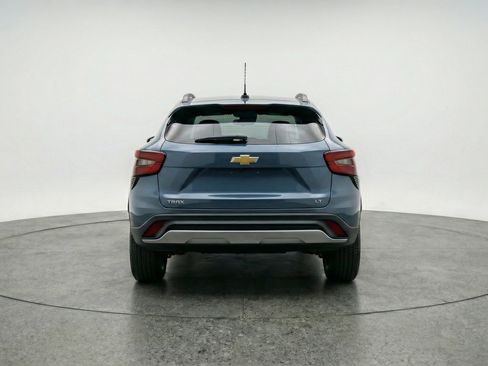 Used 2025 Chevrolet Trax LT FWD image 7