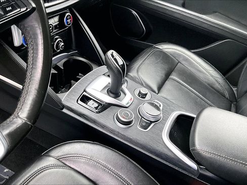 Used 2022 Alfa Romeo Stelvio Sprint AWD/4WD image 16