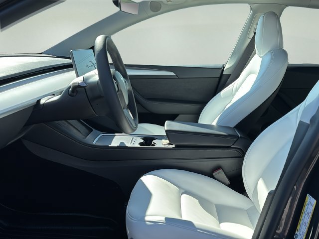 Used 2024 Tesla Model Y Long Range AWD/4WD image 18