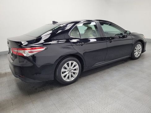 Used 2019 Toyota Camry LE image 10
