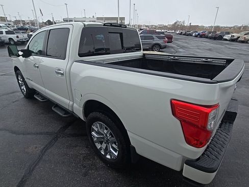 Used 2021 Nissan Titan SV w/ SV Convenience Package image 6