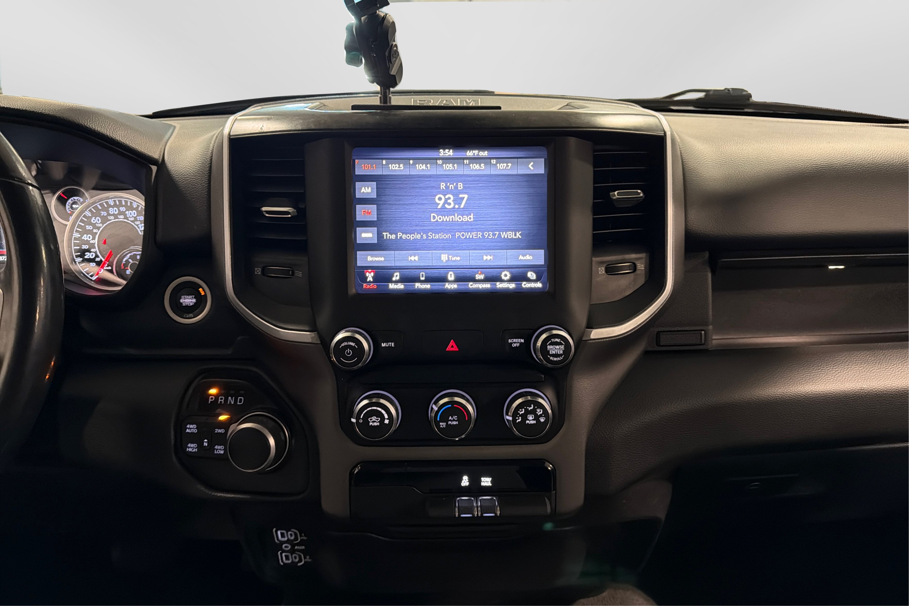 Used 2020 RAM 1500 Big Horn AWD/4WD image 27