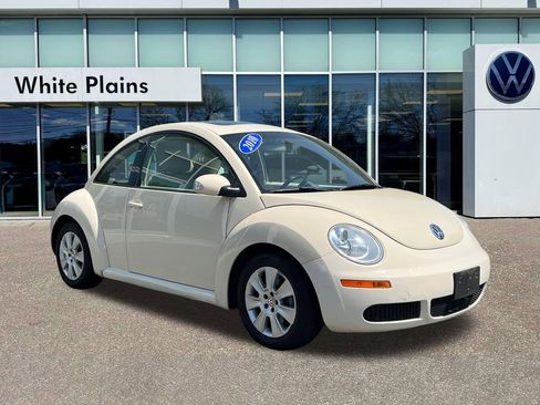 Used 2010 Volkswagen Beetle Coupe FWD image 1