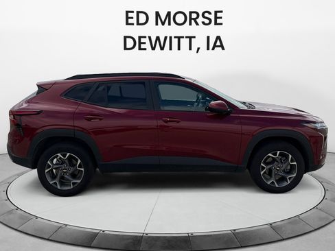 Used 2025 Chevrolet Trax LT w/ LT Convenience Package FWD image 6