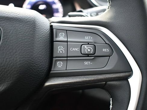 New 2025 Jeep Grand Cherokee Limited w/ Black Appearance Package AWD/4WD image 16