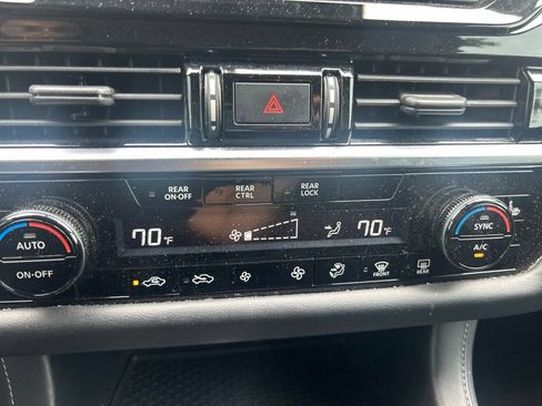 Used 2022 Nissan Pathfinder SV FWD image 18