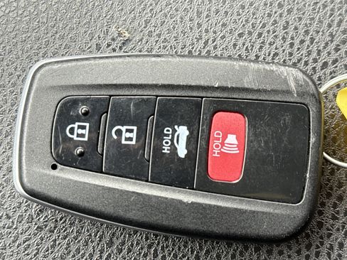 Used 2021 Toyota Camry XSE image 28