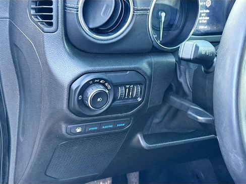 Used 2021 Jeep Wrangler Unlimited Sahara image 11