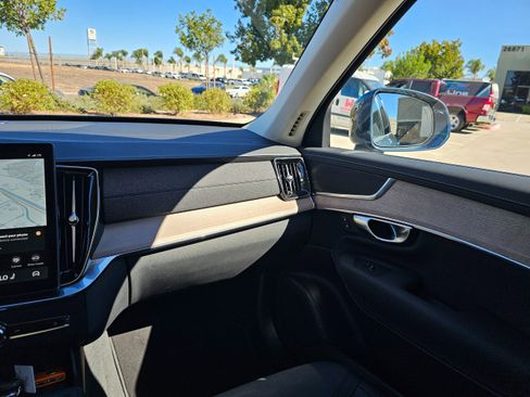 Used 2025 Volvo XC90 B6 Plus image 31