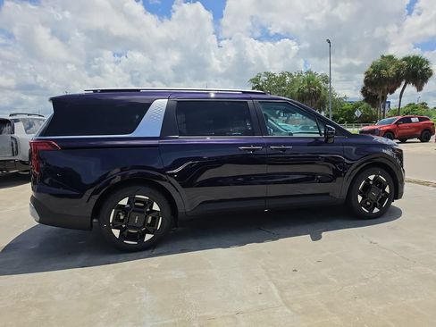 New 2027 Kia Carnival EX FWD image 9