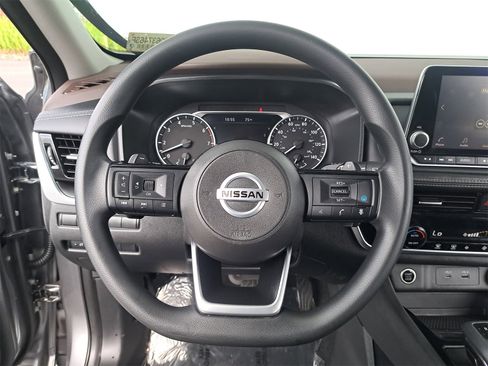 Used 2021 Nissan Rogue SV image 17