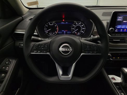 Used 2025 Nissan Altima 2.5 SV FWD image 22
