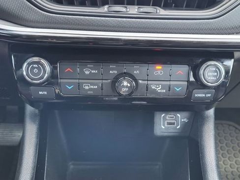 Used 2025 Jeep Compass Trailhawk w/ Trailer Tow Group AWD/4WD image 18