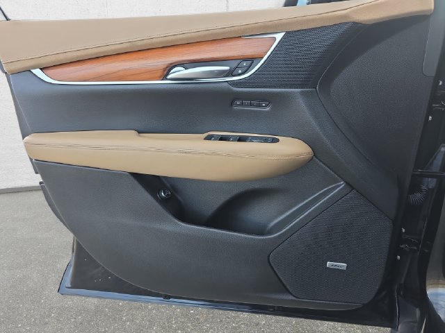 Used 2017 Cadillac XT5 Platinum AWD/4WD image 25