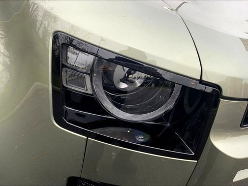 Used 2025 Land Rover Defender 110 X-Dynamic SE image 27