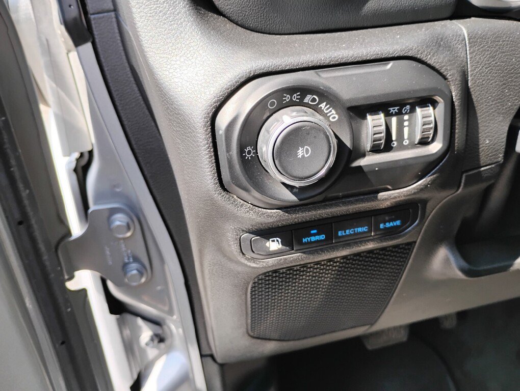 Used 2021 Jeep Wrangler Unlimited Sahara AWD/4WD image 14