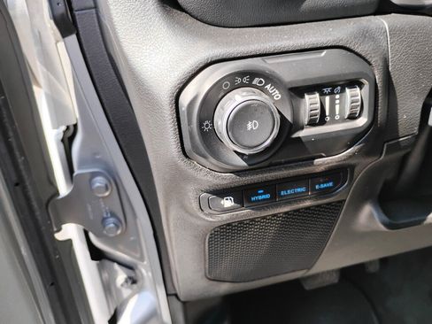 Used 2021 Jeep Wrangler Unlimited Sahara AWD/4WD image 14