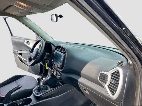 Used 2021 Kia Soul LX FWD image 22