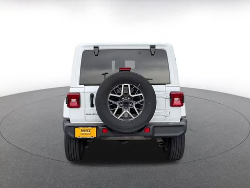 Used 2025 Jeep Wrangler Unlimited Sahara AWD/4WD image 12