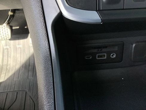 Used 2024 GMC Terrain SLE w/ Driver Convenience Package FWD image 28