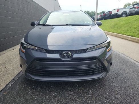 Used 2025 Toyota Corolla LE FWD image 2