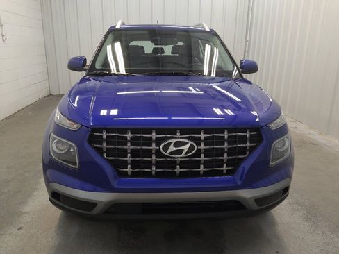 Used 2025 Hyundai Venue Limited FWD image 14