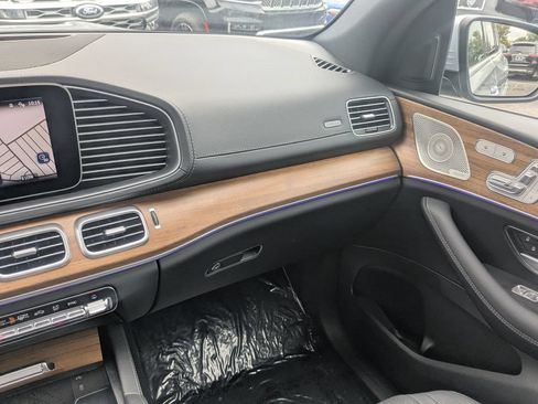 Used 2025 Mercedes-Benz GLS 450 4MATIC w/ AMG Line Exterior image 4