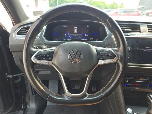 Used 2023 Volkswagen Tiguan SE AWD/4WD image 18