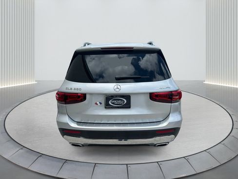 Used 2021 Mercedes-Benz GLB 250 4MATIC w/ Premium Package image 7