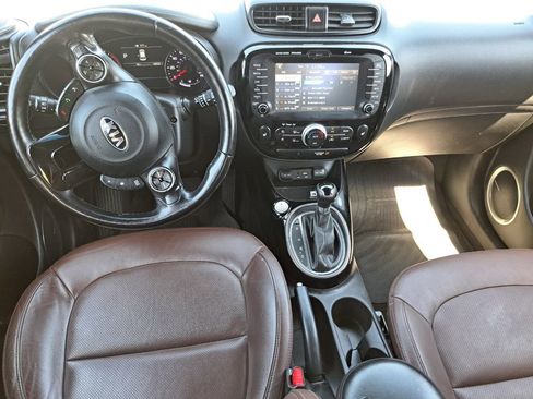 Used 2017 Kia Soul + image 19