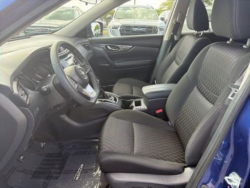 Used 2017 Nissan Rogue SV image 13